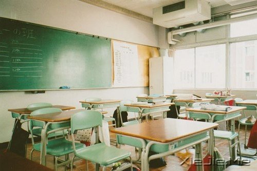 晚安心语:不要因为难过,就忘了散发芳香